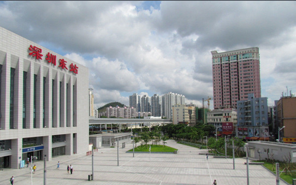 深圳東火車(chē)站廣告