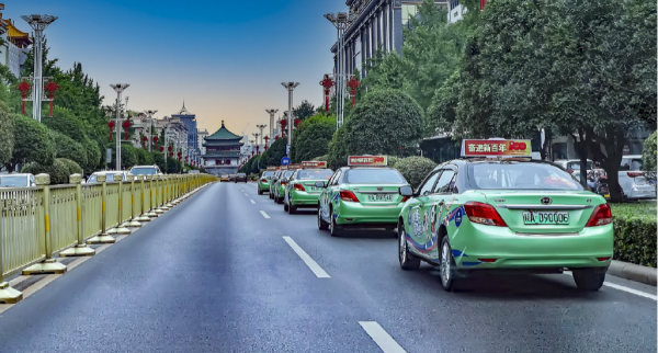 西安出租車廣告價格多少錢？西安出租車頂屏LED廣告餐飲門店案例