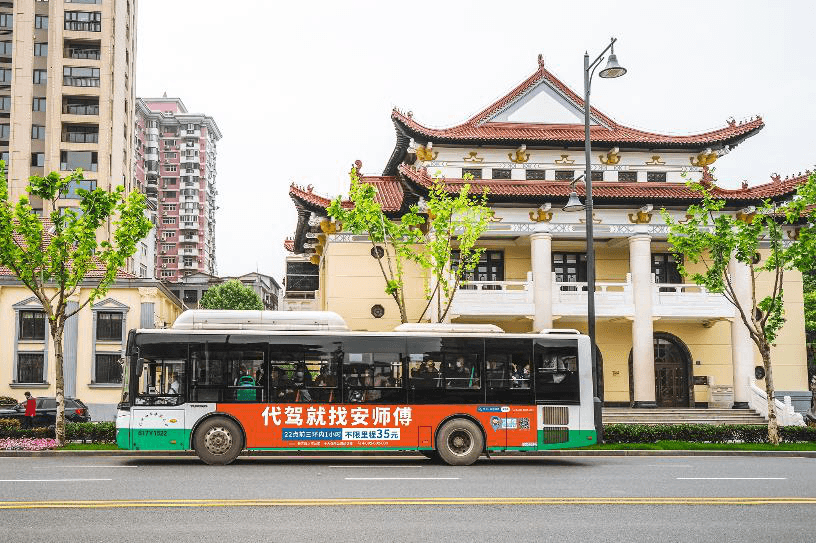 武漢公交車巴士廣告價(jià)格收費(fèi)多少錢？武漢公交車身廣告案例優(yōu)勢(shì)