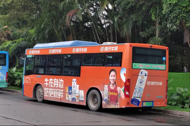 東莞公交車身巴士廣告價(jià)格線路收費(fèi)，東莞候車亭站臺(tái)站牌廣告價(jià)格