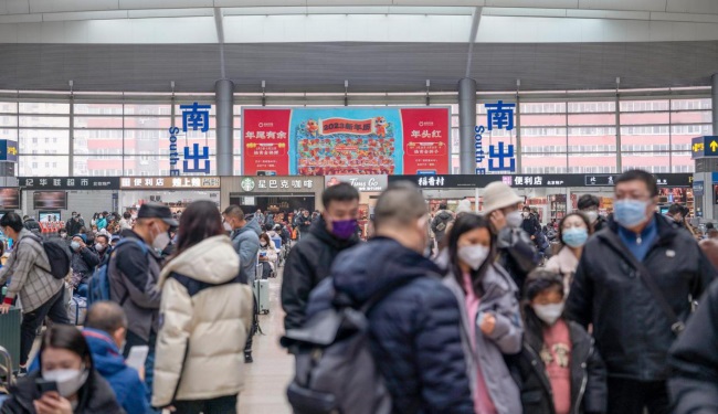 北京南站候車大廳進站口站棚大牌看板廣告，北京南高鐵站廣告價格