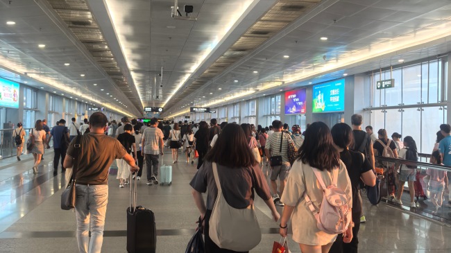 深圳福田口岸往返香港通道橋燈箱廣告，深圳福田口岸廣告價格