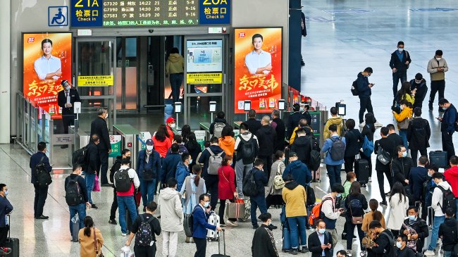 上海虹橋火車站候車大廳大屏廣告投放，上海虹橋高鐵廣告價(jià)格